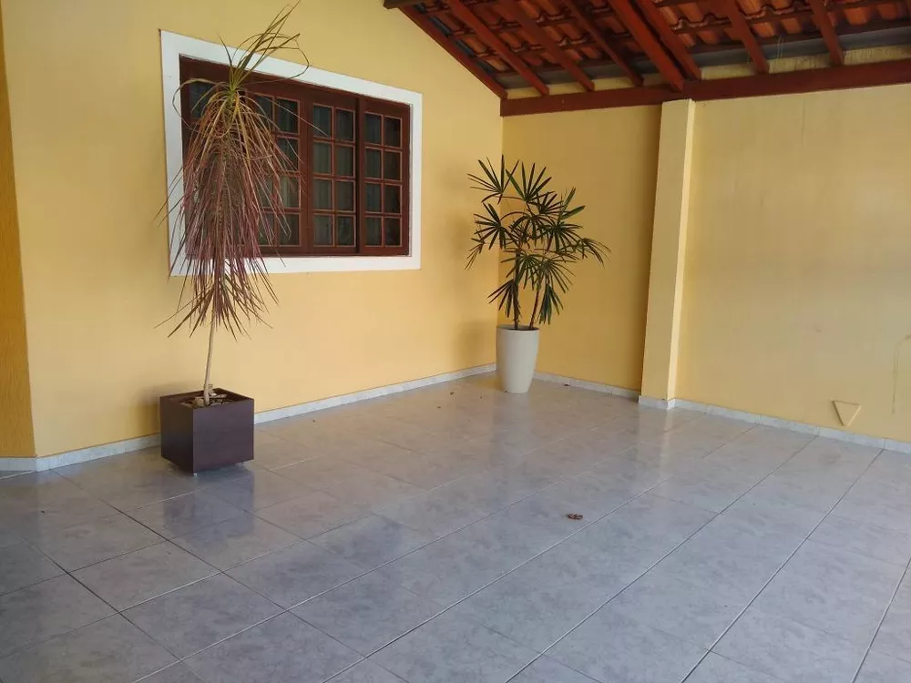 Casa à venda com 3 quartos, 127m² - Foto 1