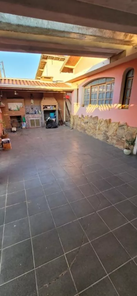 Casa à venda com 4 quartos, 223m² - Foto 3