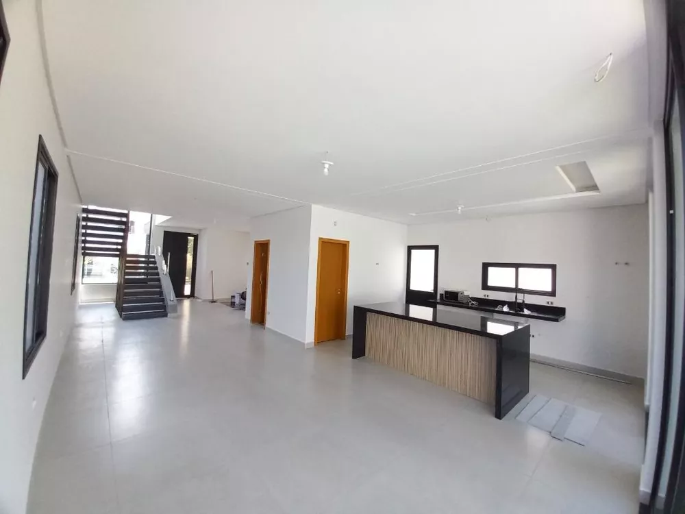 Sobrado à venda com 4 quartos, 267m² - Foto 1