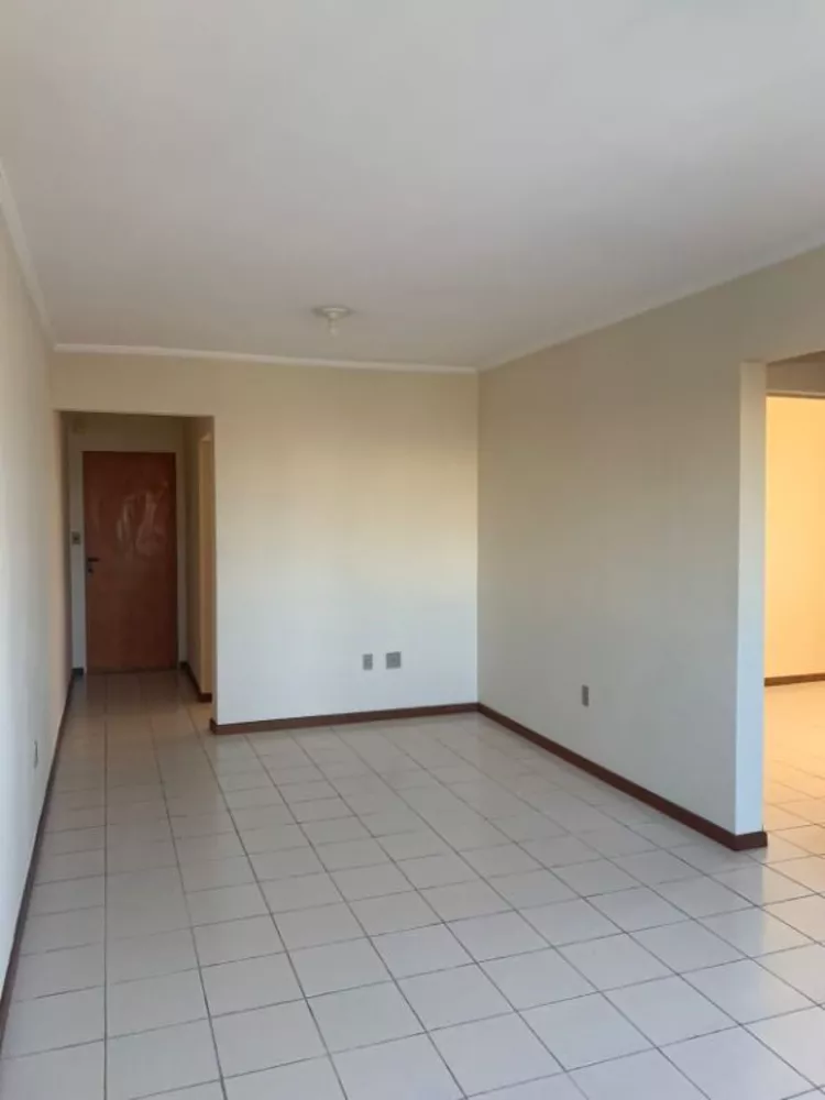 Apartamento à venda com 2 quartos, 65m² - Foto 1