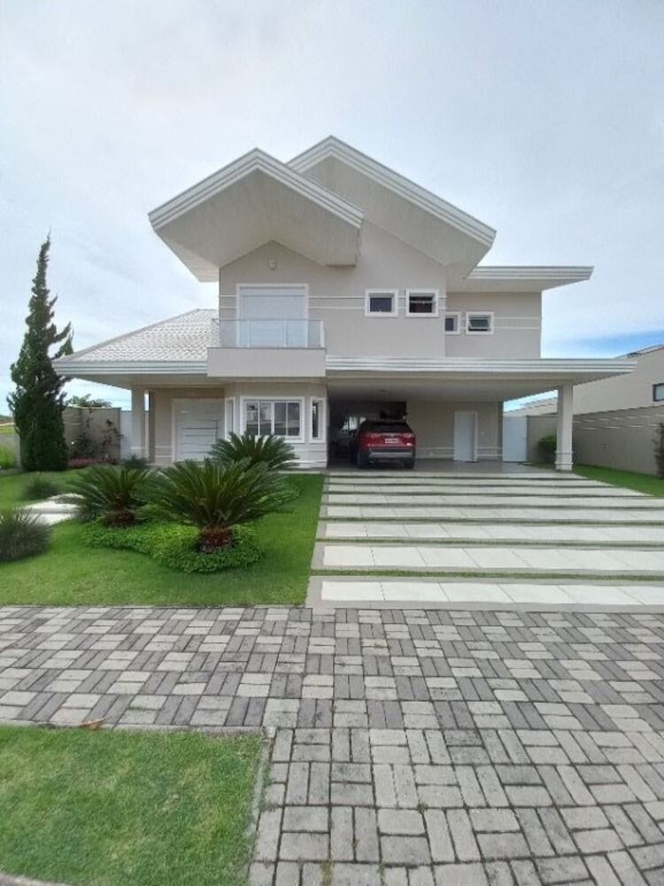 Sobrado à venda com 4 quartos, 366m² - Foto 1