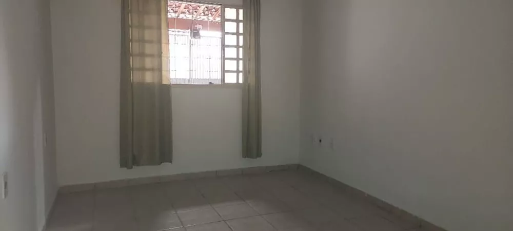 Casa à venda com 2 quartos, 100m² - Foto 2