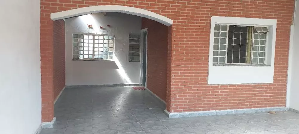 Casa à venda com 2 quartos, 100m² - Foto 1