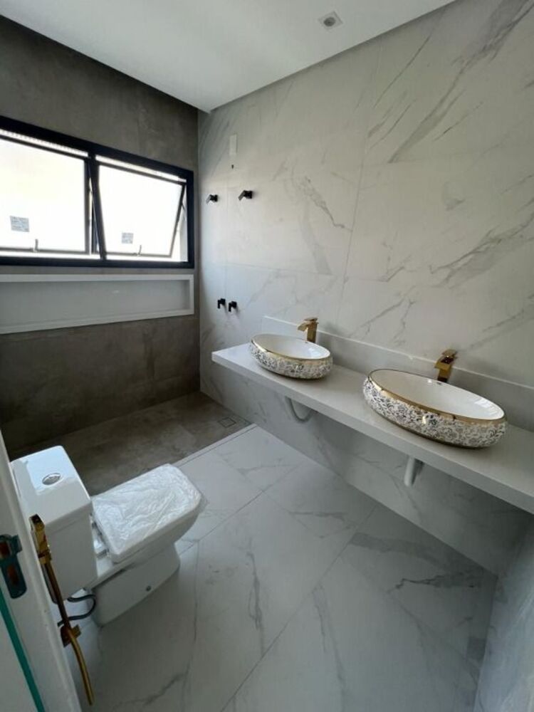 Sobrado, 3 quartos, 229 m² - Foto 1