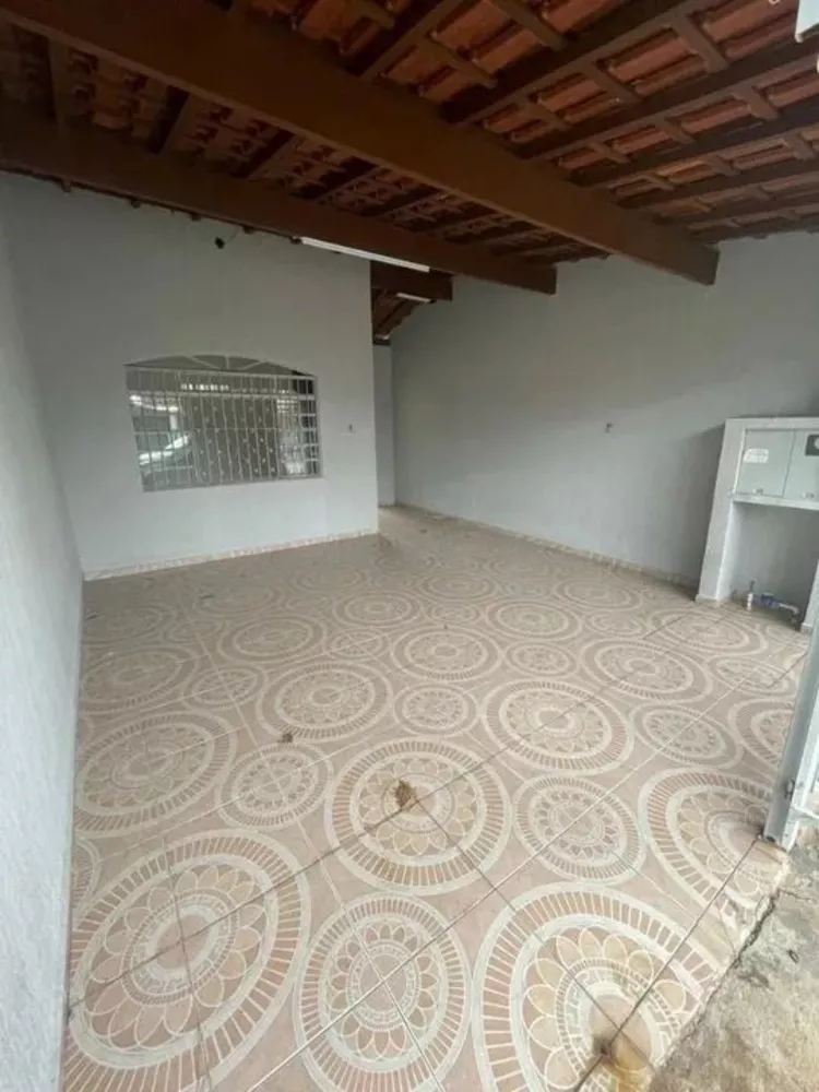 Casa à venda com 2 quartos, 72m² - Foto 1