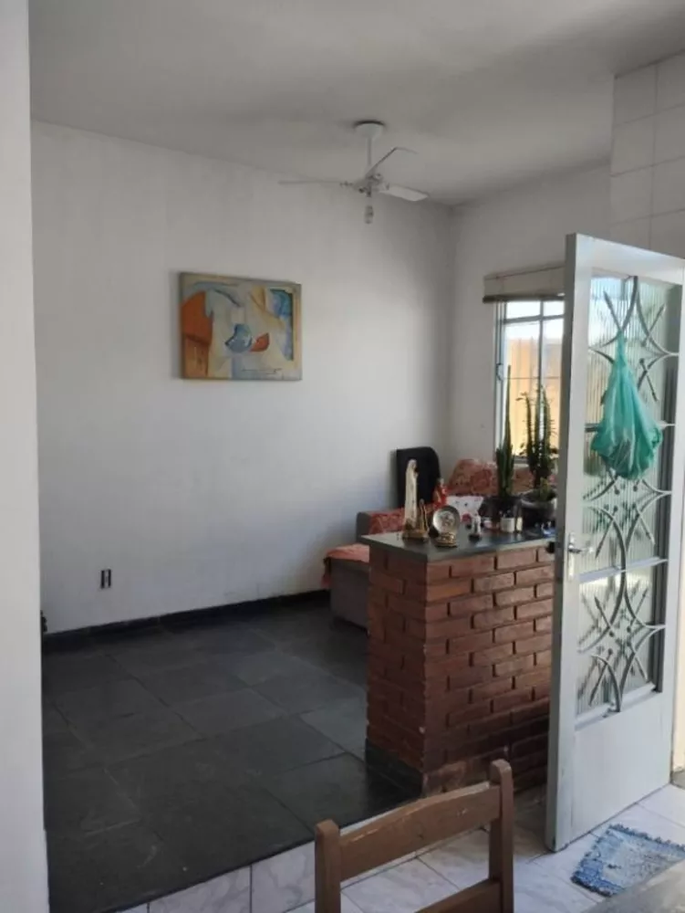 Casa à venda com 6 quartos, 250m² - Foto 5