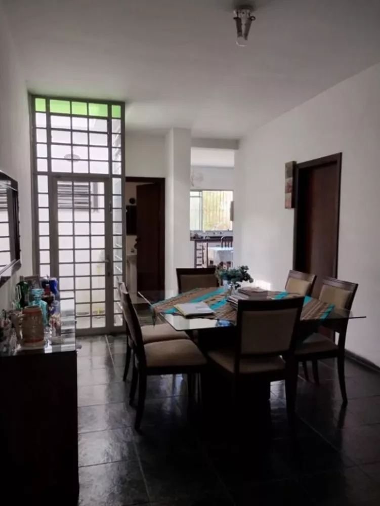 Casa à venda com 6 quartos, 250m² - Foto 7