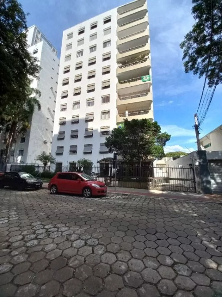 Apartamento à venda com 4 quartos, 215m² - Foto 2