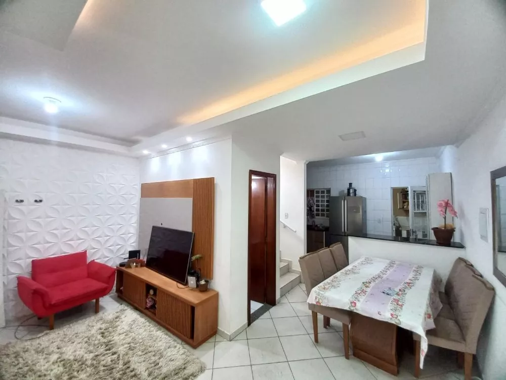 Sobrado à venda com 3 quartos, 92m² - Foto 1