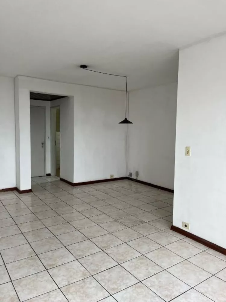 Apartamento para alugar com 3 quartos, 115m² - Foto 3