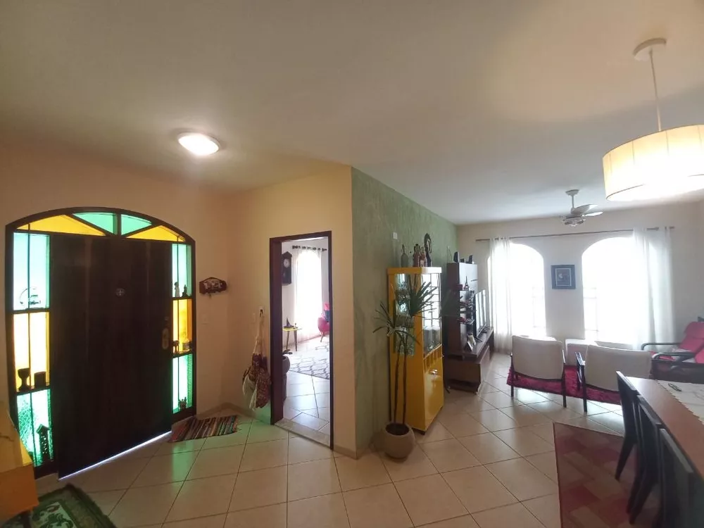 Casa à venda com 4 quartos, 280m² - Foto 1