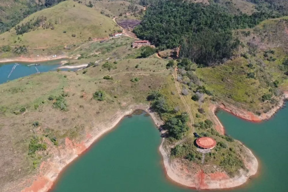 Fazenda à venda com 3 quartos, 1137400m² - Foto 1