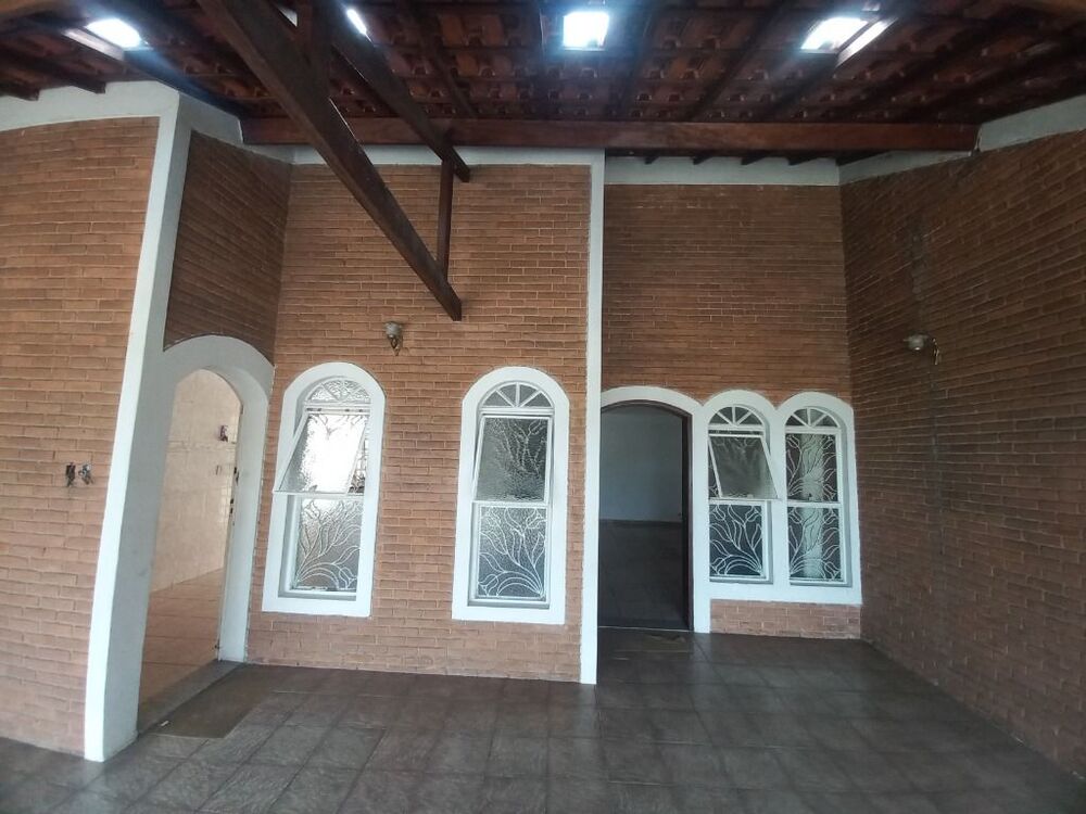 Casa à venda com 3 quartos, 101m² - Foto 1