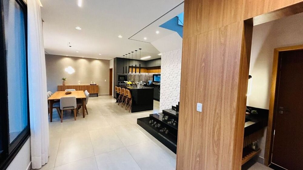 Sobrado, 4 quartos, 323 m² - Foto 1