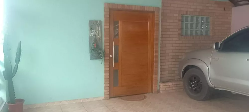 Casa para alugar com 3 quartos, 240m² - Foto 2