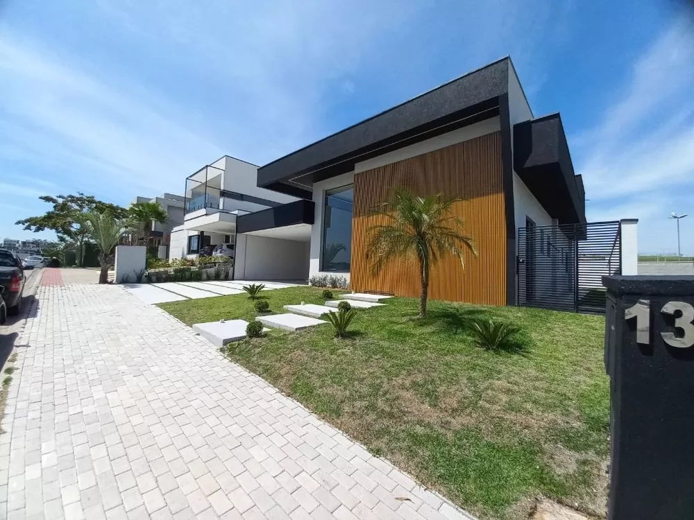 Casa de Condomínio à venda com 3 quartos, 270m² - Foto 1