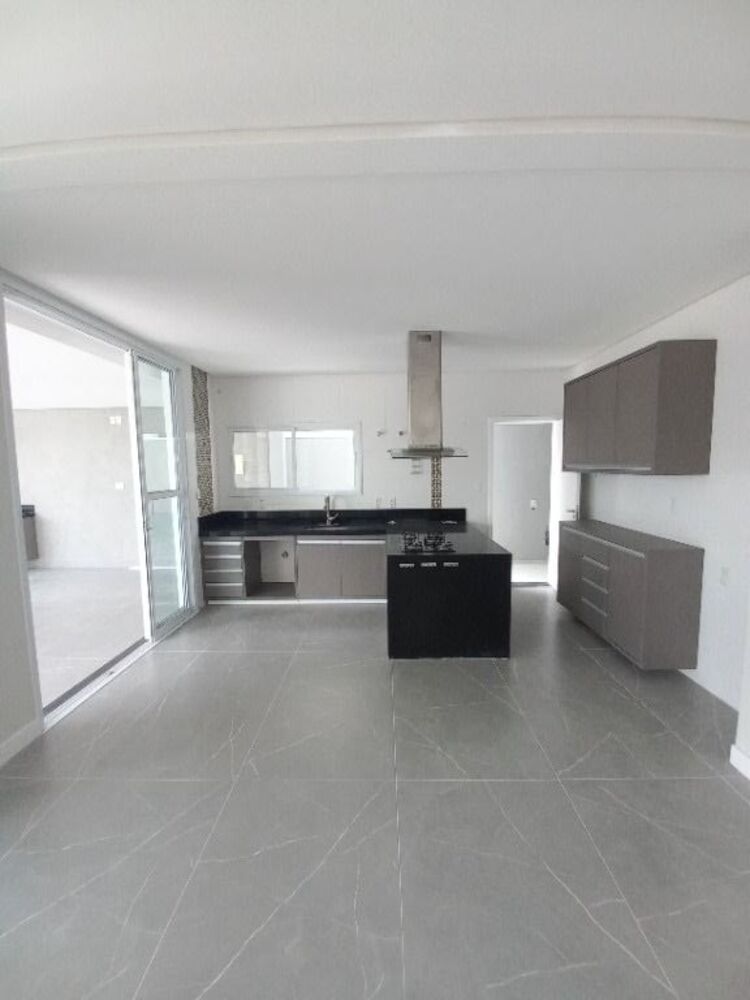 Sobrado, 4 quartos, 301 m² - Foto 2