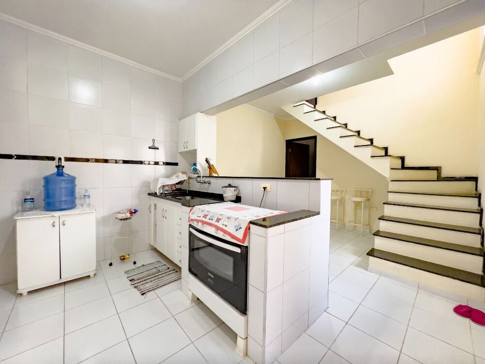 Sobrado à venda com 5 quartos, 140m² - Foto 1