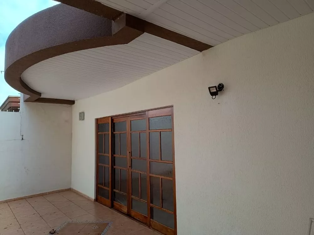 Casa à venda com 4 quartos, 220m² - Foto 3