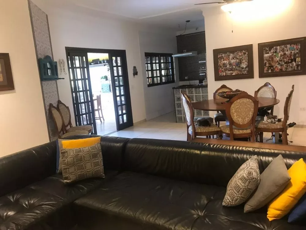 Casa à venda com 2 quartos, 158m² - Foto 4