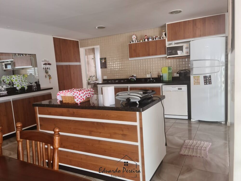 Casa, 6 quartos, 250 m² - Foto 2