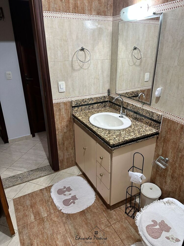 Casa, 4 quartos, 190 m² - Foto 2