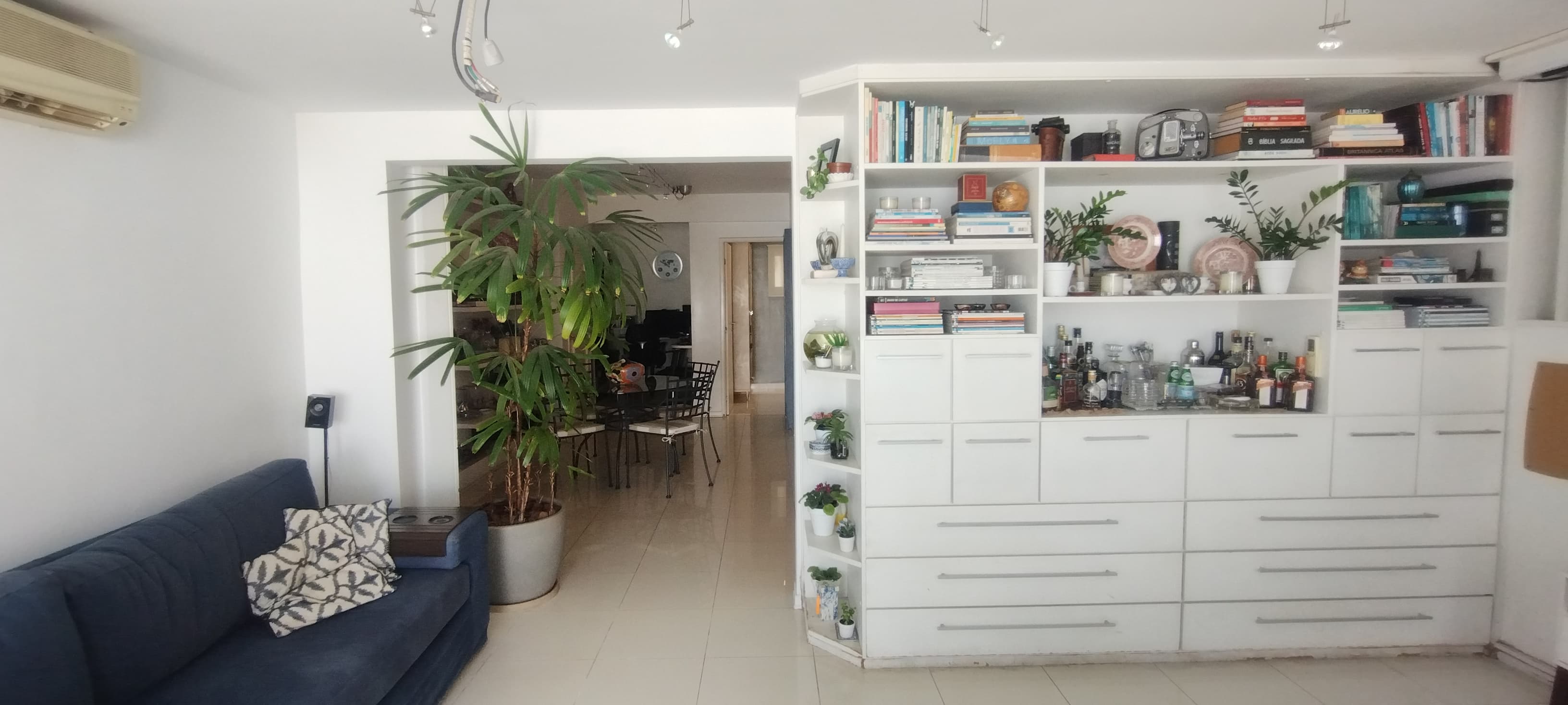 Casa de Condomínio à venda com 4 quartos, 200m² - Foto 2