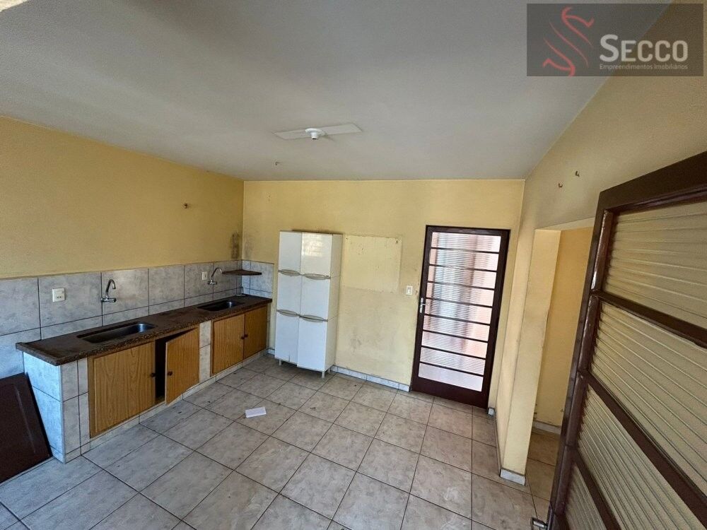 Casa à venda com 3 quartos, 1050m² - Foto 2