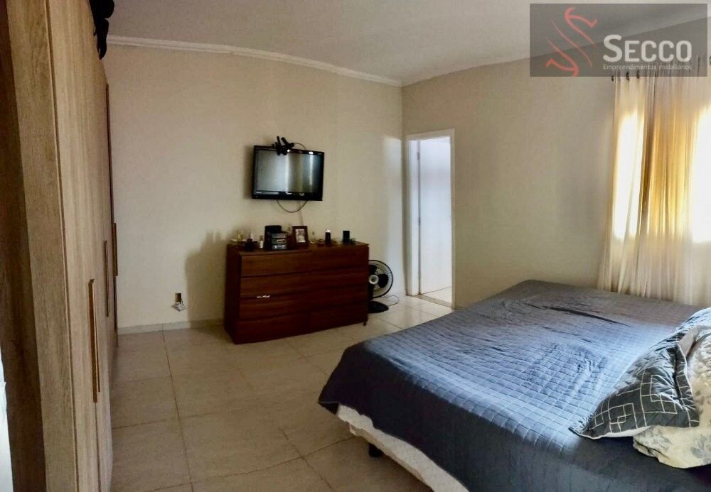 Casa à venda com 4 quartos, 1050m² - Foto 4