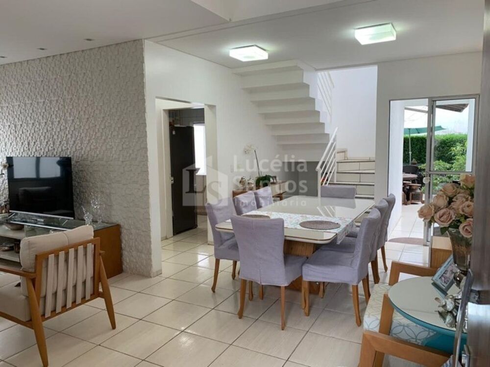 Casa à venda com 4 quartos, 160m² - Foto 2