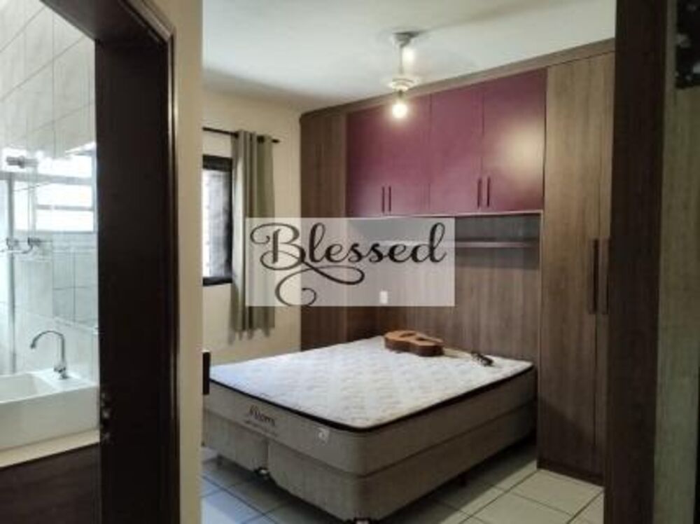 Casa à venda com 3 quartos, 200m² - Foto 1
