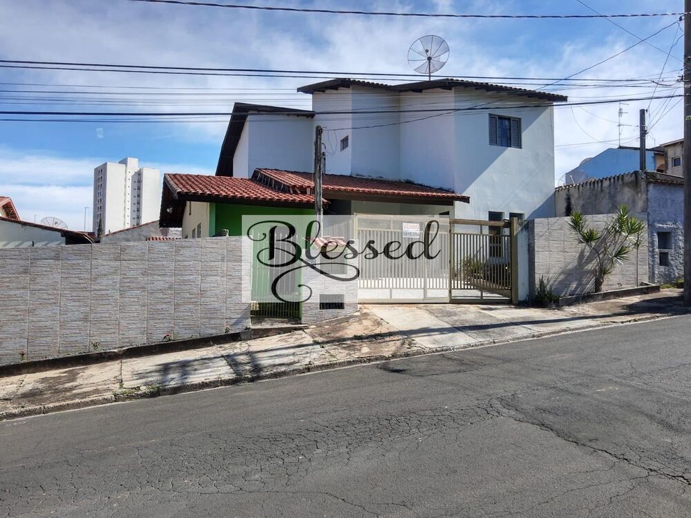 Casa à venda com 3 quartos, 300m² - Foto 1