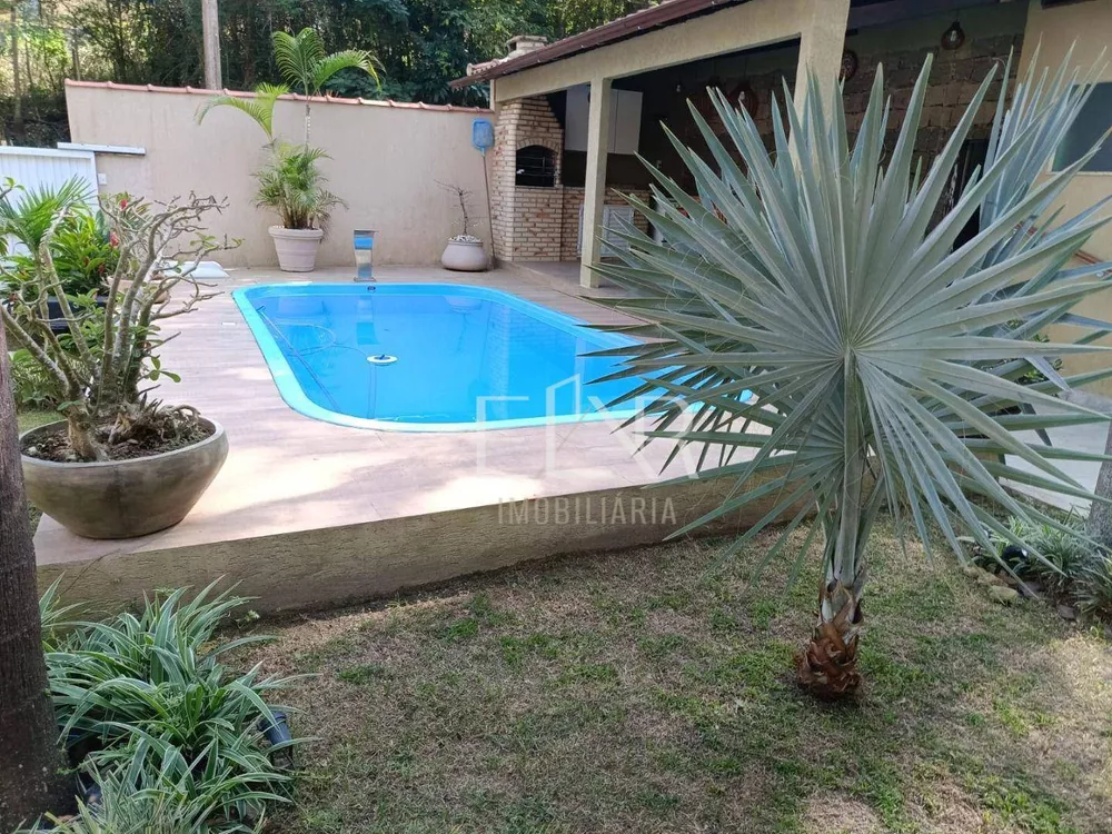 Casa, 4 quartos, 240 m² - Foto 1