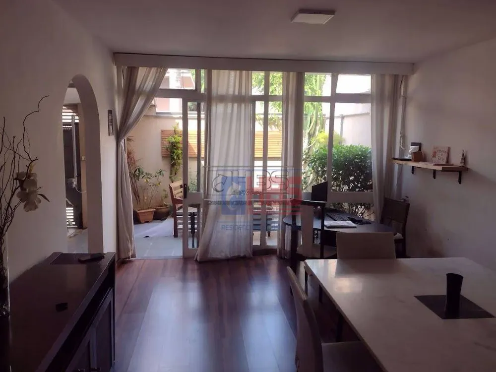 Casa, 3 quartos, 247 m² - Foto 1