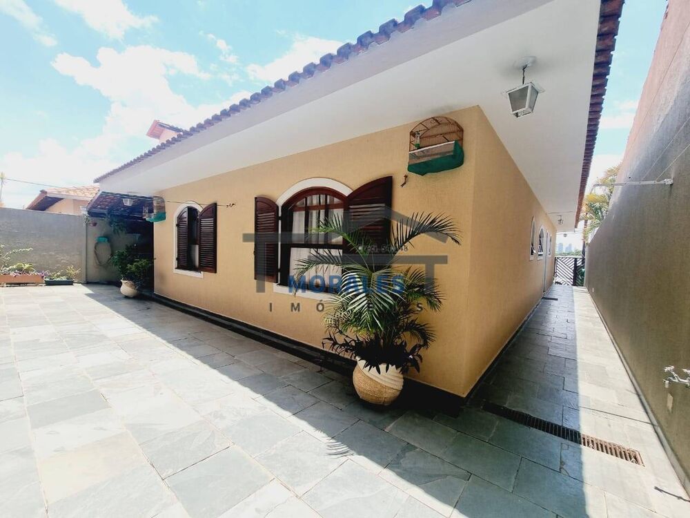 Casa, 3 quartos, 240 m² - Foto 1