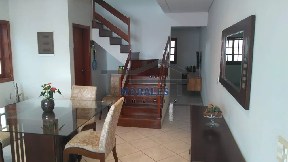 Sobrado à venda com 3 quartos, 210m² - Foto 1