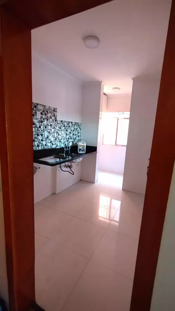 Apartamento à venda com 3 quartos, 72m² - Foto 2