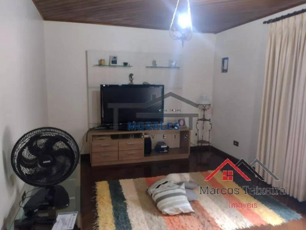 Casa à venda com 4 quartos, 220m² - Foto 2