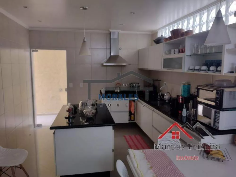 Casa à venda com 4 quartos, 220m² - Foto 4