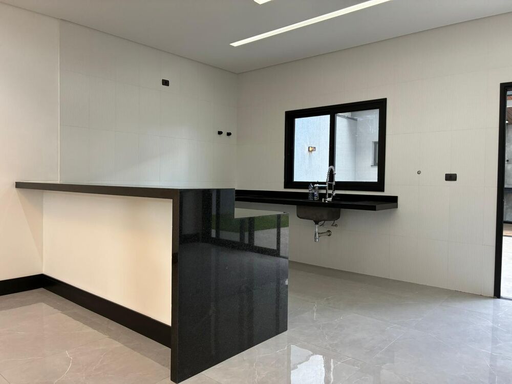 Casa, 4 quartos, 225 m² - Foto 2