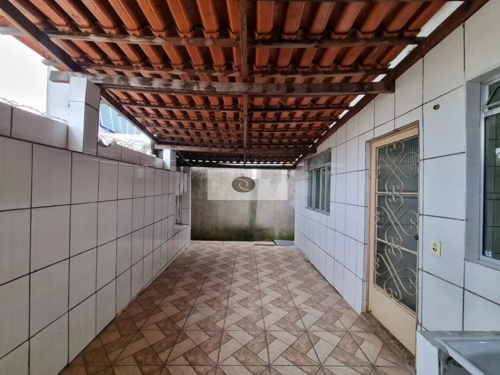 Casa à venda com 3 quartos, 149m² - Foto 2