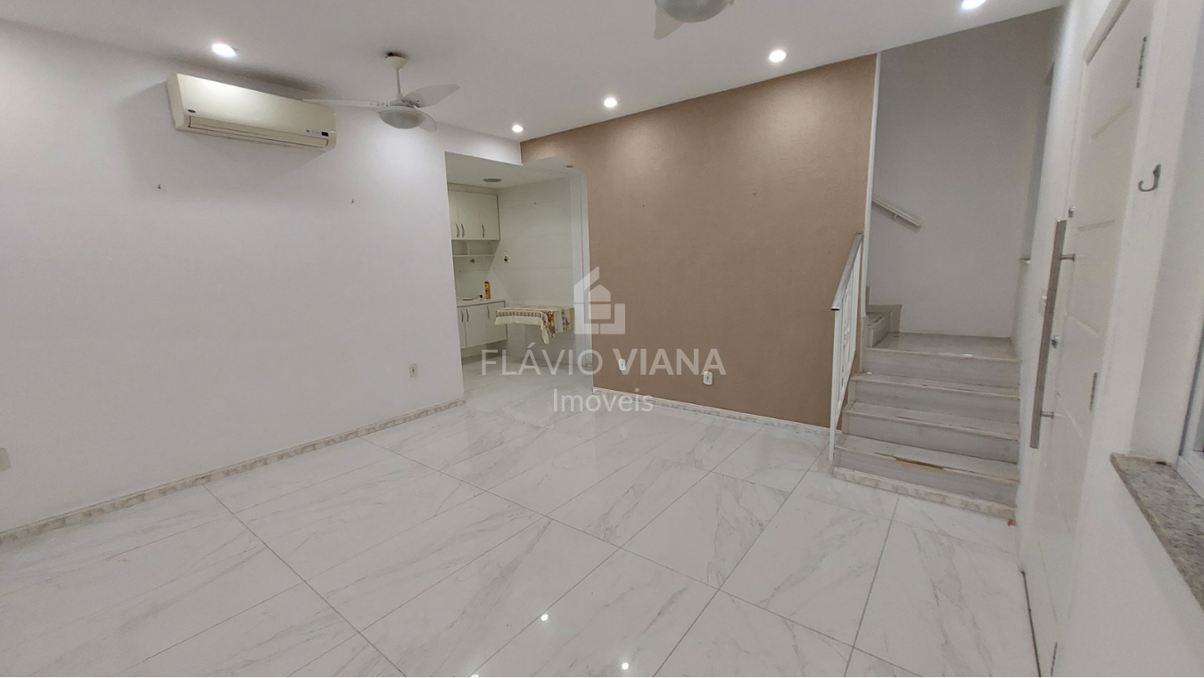 Casa de Vila à venda com 3 quartos, 100m² - Foto 1