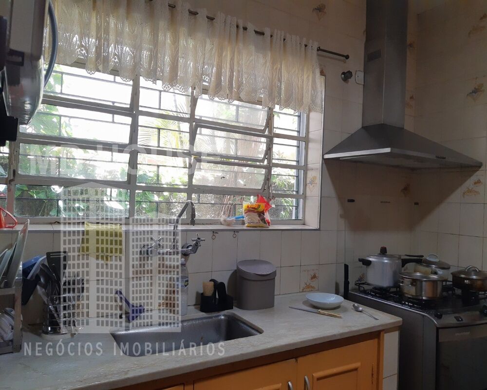 Casa à venda e aluguel com 5 quartos, 300m² - Foto 3