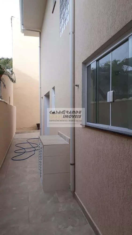 Casa à venda com 4 quartos, 180m² - Foto 11