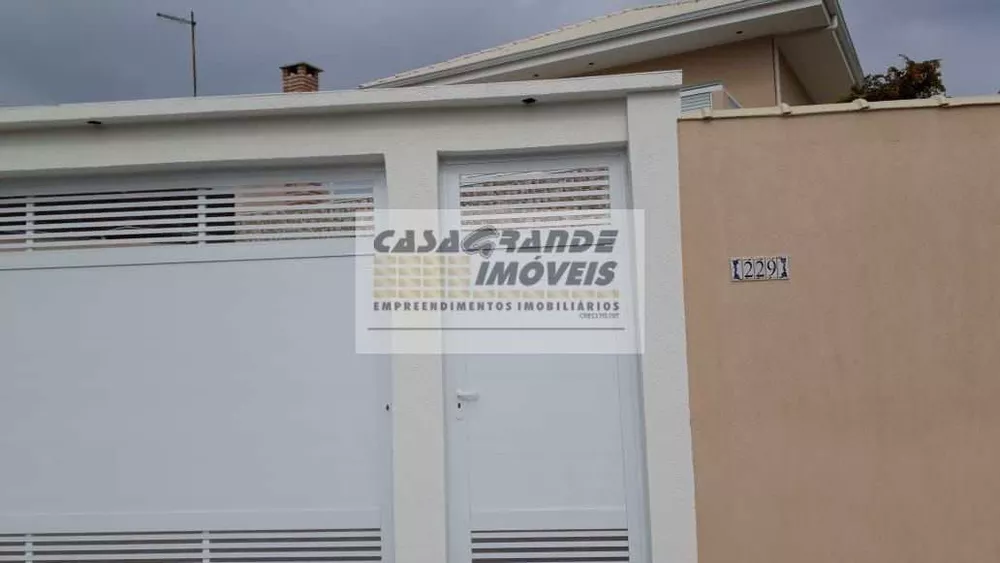 Casa à venda com 4 quartos, 180m² - Foto 2