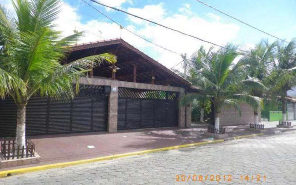 Casa à venda com 6 quartos, 300m² - Foto 2