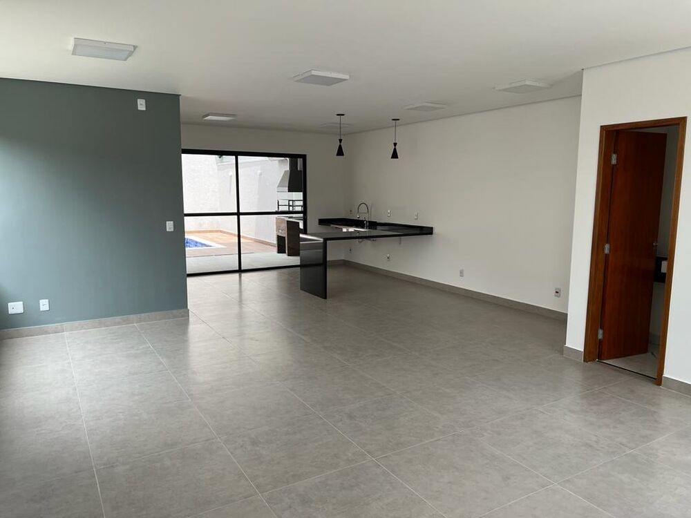 Casa à venda com 3 quartos, 178m² - Foto 1
