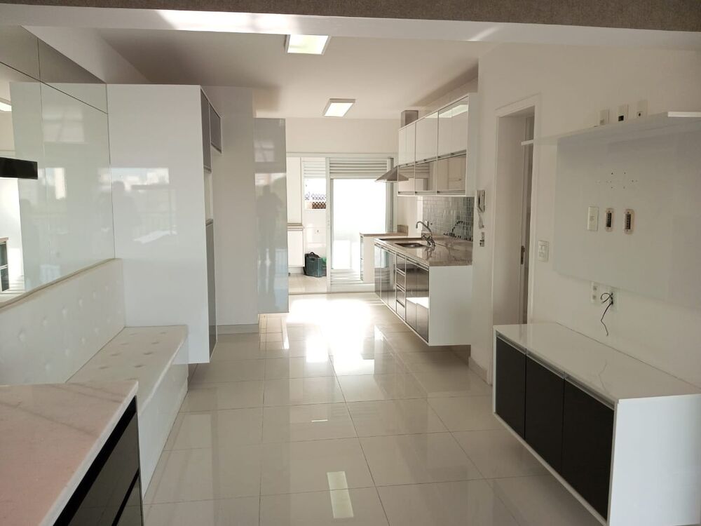 Apartamento, 3 quartos, 244 m² - Foto 1