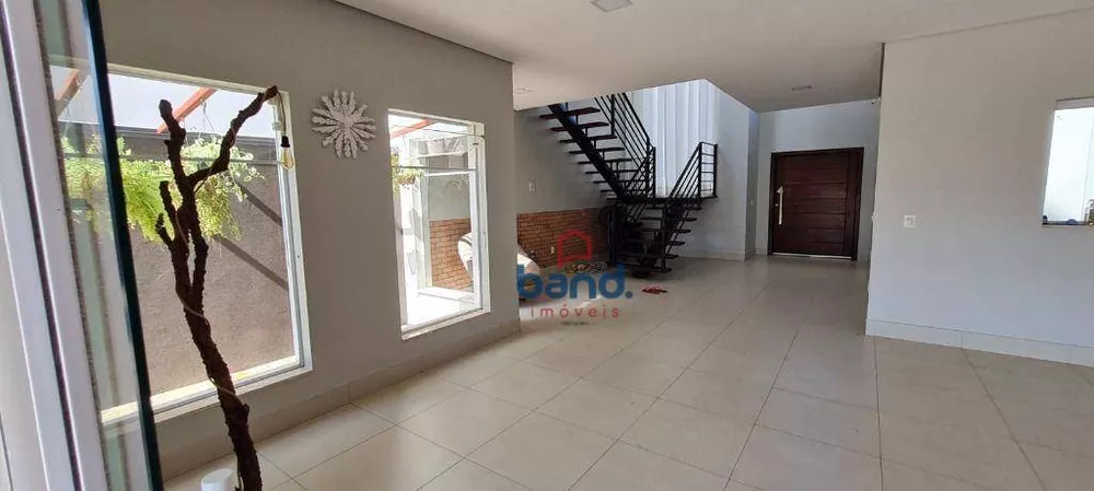 Casa de Condomínio à venda com 3 quartos, 250m² - Foto 2