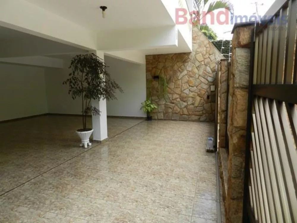 Casa à venda com 3 quartos, 250m² - Foto 2